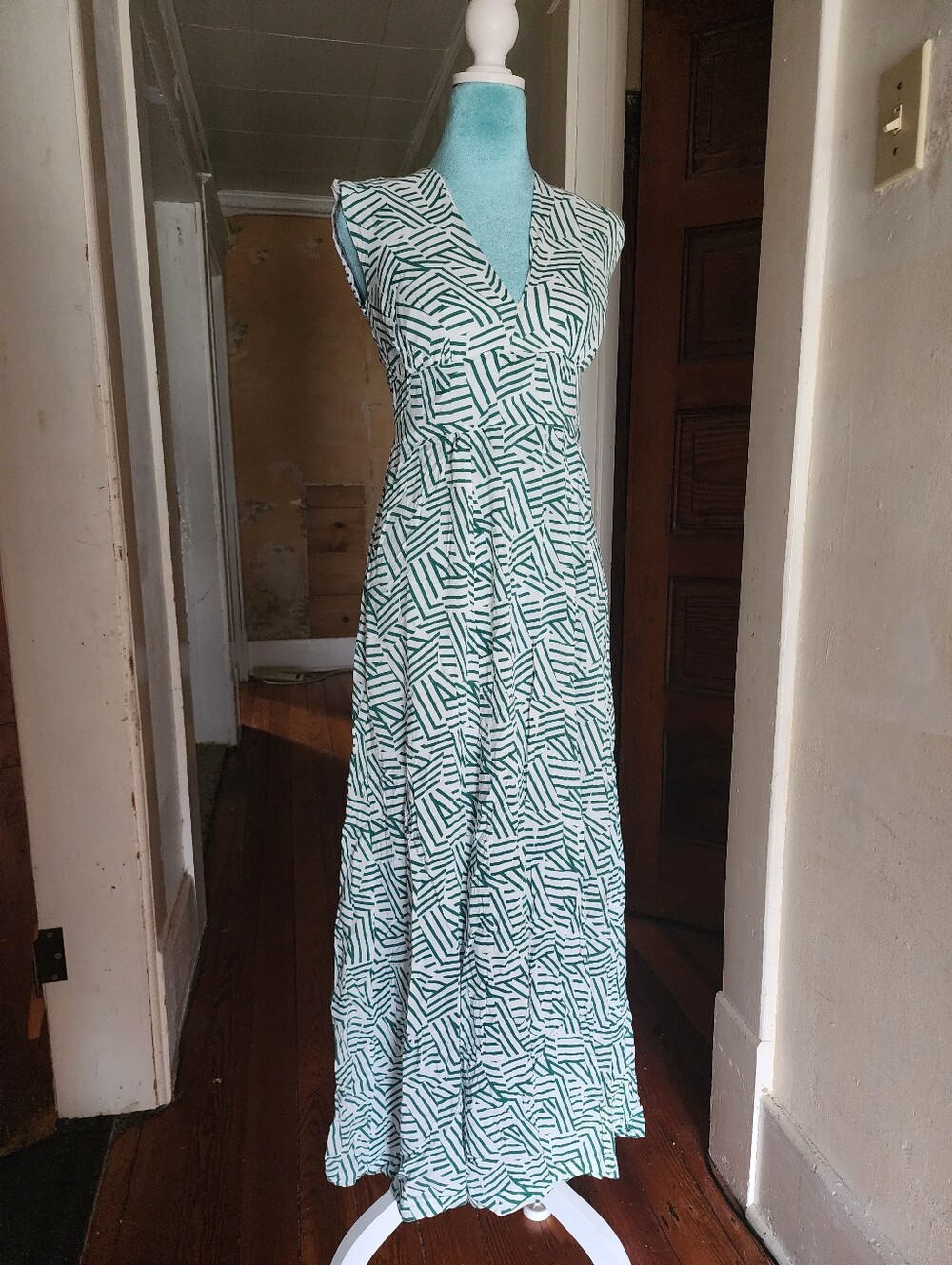 Geometric Print Sleeveless Maxi Dress